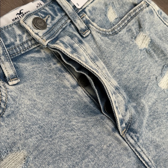 Hollister Curvy Ultra High Rise 3" Mom Frayed Stretch Blue Jean Shorts Size 24 - Picture 4 of 10